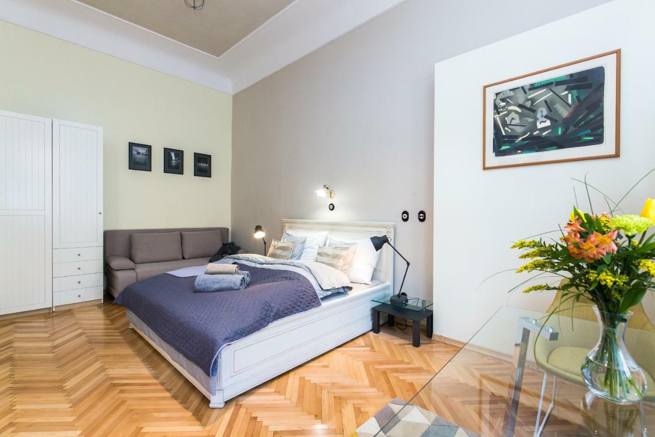 Apartment Nebovidy I - Historic Centre - Terrace - Air Conditioning Prague Luaran gambar